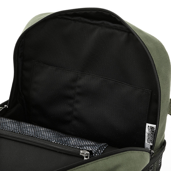 『NARUTO-ナルト- 疾風伝』コラボレーション はたけカカシバッグ 14,800円（税抜）（C）岸本斉史 スコット／集英社・テレビ東京・ぴえろ