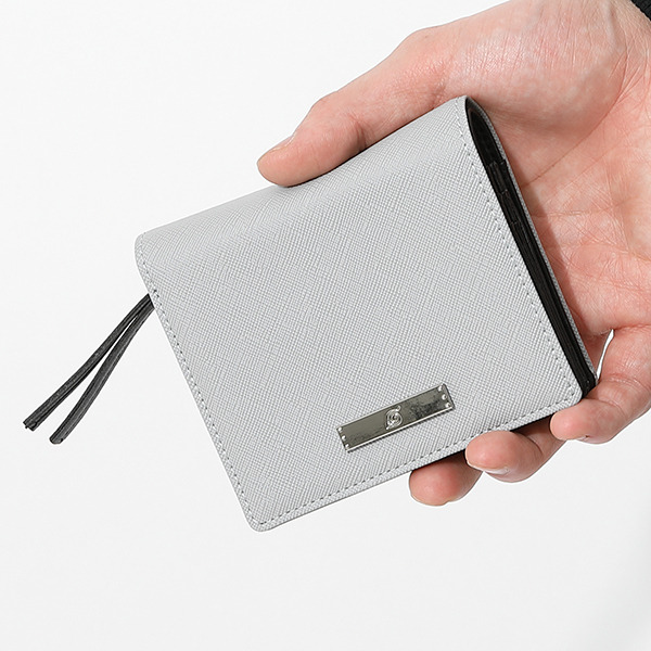 『NARUTO-ナルト- 疾風伝』コラボレーション はたけカカシ財布 9,800円（税抜）（C）岸本斉史 スコット／集英社・テレビ東京・ぴえろ