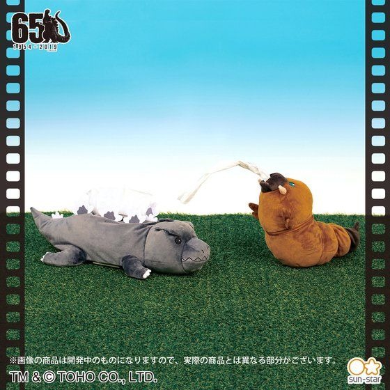 「ゴジラ ティッシュケース」「モスラ幼虫 ロールペーパーケース」各4,950円（税込）TM & (C) TOHO CO., LTD.