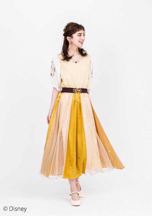 Disney Collection＜美女と野獣＞プルオーバー 4,200円（税抜）／スカート6,900円（税抜）（C）Disney