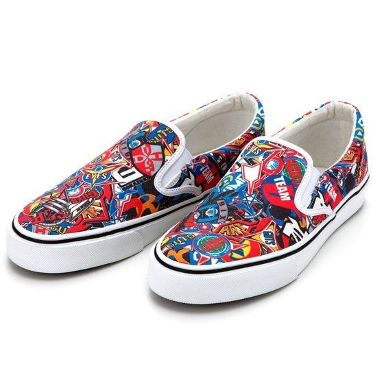 「ULTRAMAN　リミテッドエディションスニーカー」12,100円（税込）（C）円谷プロ