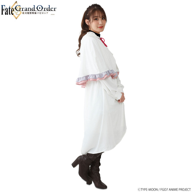 「Fate/Grand Order -絶対魔獣戦線バビロニア- ワンピース（マーリン）」13,420円（税込）（C）TYPE-MOON / FGO7 ANIME PROJECT
