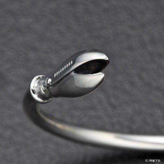 「バルタン星人モデル」バングル　17,600円（税込）（C）円谷プロ