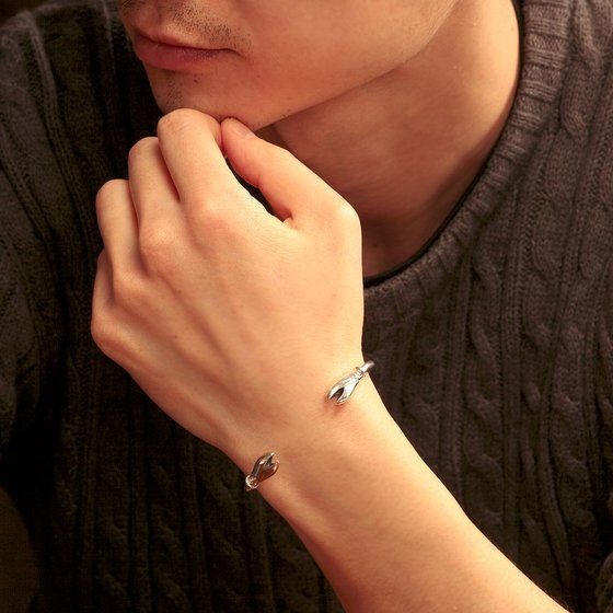 「バルタン星人モデル」バングル　17,600円（税込）（C）円谷プロ