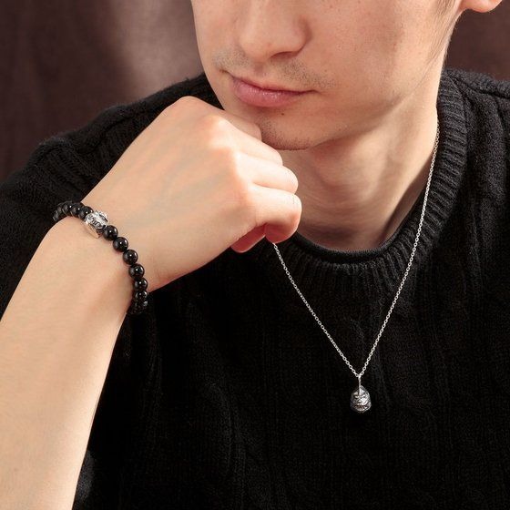 「レッドキングモデル」ペンダント　12,100円（税込）（C）円谷プロ