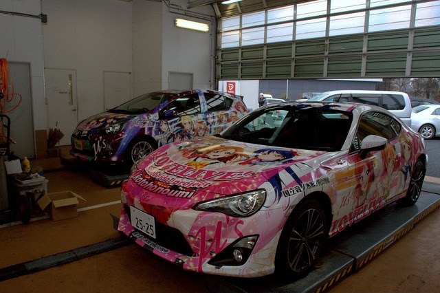 ラブライブ！公式販売痛車納車式が東京トヨペットにて開催