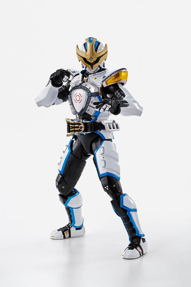 「S.H.Figuarts（真骨彫製法）仮面ライダーイクサ セーブモード／バーストモード」8,800円（税込）（C）石森プロ・東映