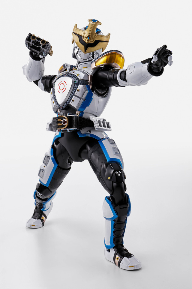 「S.H.Figuarts（真骨彫製法）仮面ライダーイクサ セーブモード／バーストモード」8,800円（税込）（C）石森プロ・東映