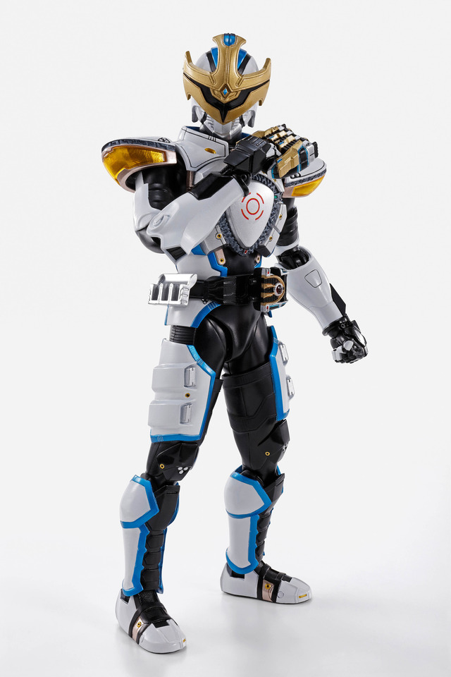 「S.H.Figuarts（真骨彫製法）仮面ライダーイクサ セーブモード／バーストモード」8,800円（税込）（C）石森プロ・東映