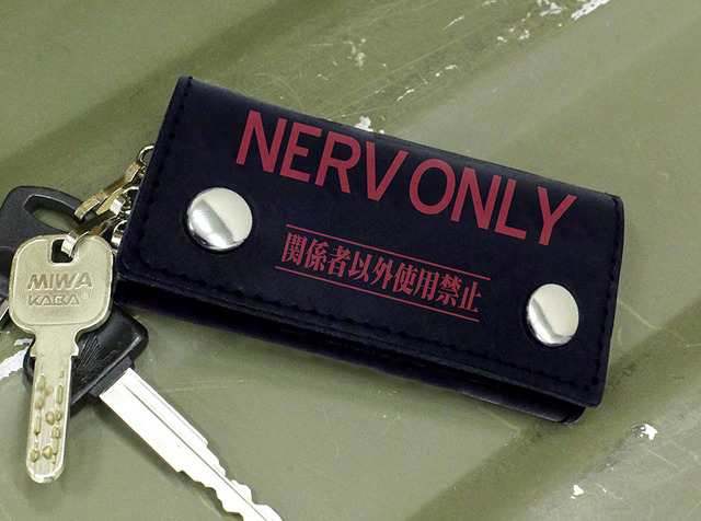 「ネルフ 本革キーケース」3,000円（税別）（C）カラー