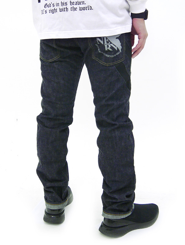「【数量限定100本】プラグスーツ デザインジーンズ」15,000円（税別）（C）カラー