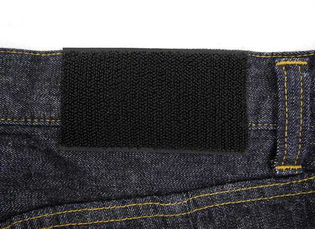 「【数量限定100本】プラグスーツ デザインジーンズ」15,000円（税別）（C）カラー