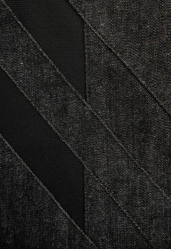 「【数量限定100本】プラグスーツ デザインジーンズ」15,000円（税別）（C）カラー