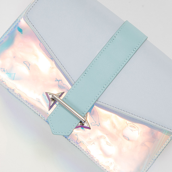 「日番谷冬獅郎 モデル  ショルダーバッグ」12,800円(税別)（C）久保帯人／集英社・テレビ東京・dentsu・ぴえろ