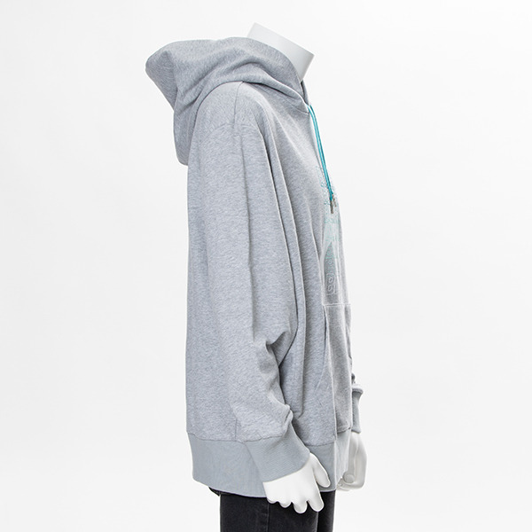 「日番谷冬獅郎 モデル パーカー」9,800円(税別)（C）久保帯人／集英社・テレビ東京・dentsu・ぴえろ