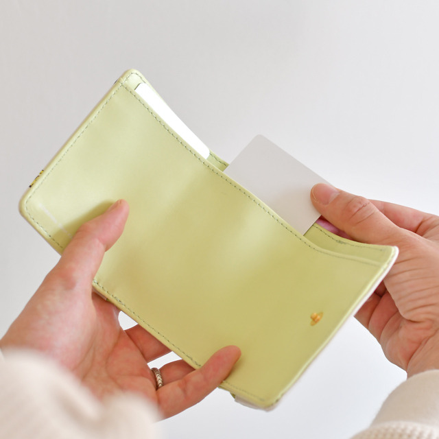 「ミニウォレット」3,500円（税抜）（C）2015-2020 DMM GAMES/Nitroplus