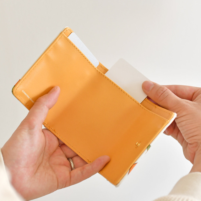 「ミニウォレット」3,500円（税抜）（C）2015-2020 DMM GAMES/Nitroplus