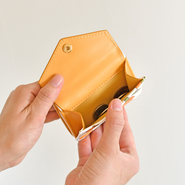 「ミニウォレット」3,500円（税抜）（C）2015-2020 DMM GAMES/Nitroplus