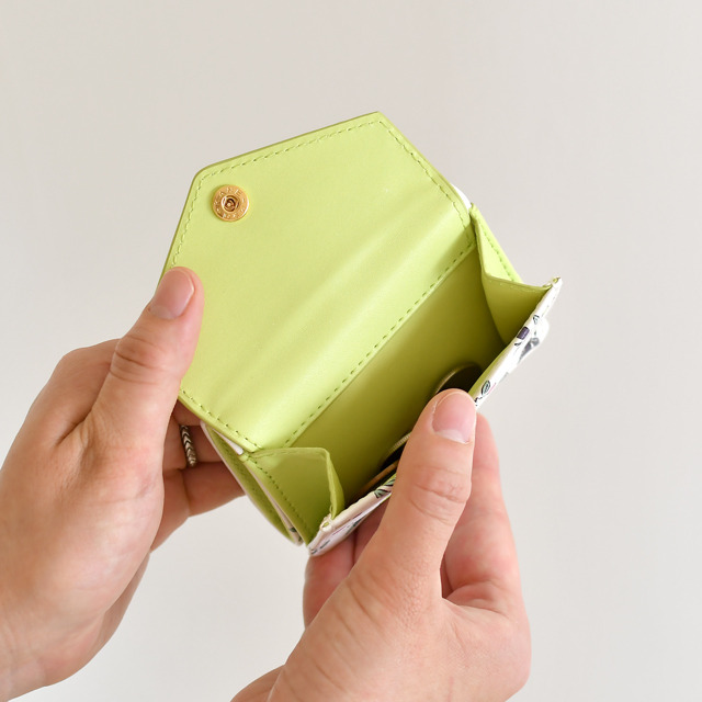 「ミニウォレット」3,500円（税抜）（C）2015-2020 DMM GAMES/Nitroplus