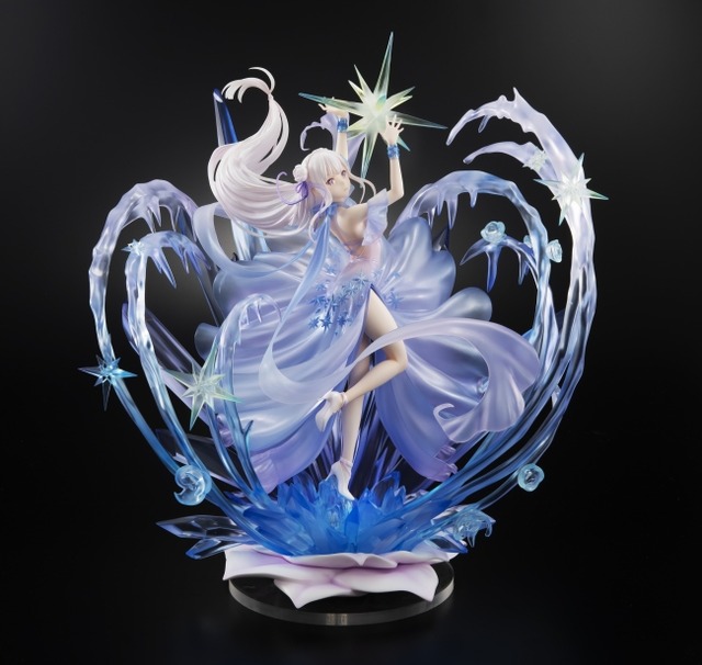 「エミリア Crystal Dress Ver-」（C）長月達平・株式会社 KADOKAWA 刊／Re:ゼロから始める異世界生活製作委員会（C）長月達平・株式会社 KADOKAWA 刊／Re:ゼロから始める異世界生活1製作委員会