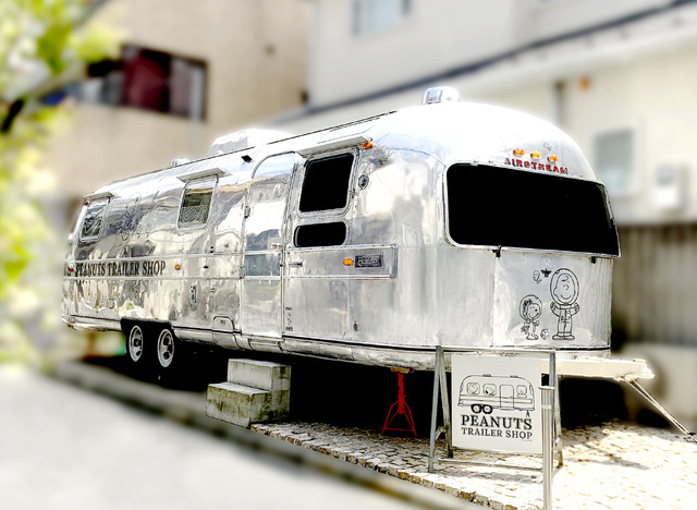 「PEANUTS TRAILER SHOP」(C) 2020 Peanuts Worldwide LLC