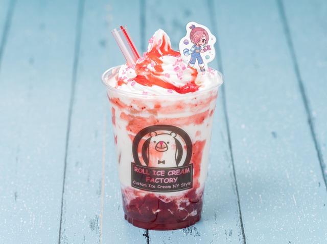 「ミツバのストロベリータピオカミルク」800円（税抜）（C）あいだいろ／SQUARE ENIX・「地縛少年花子くん」製作委員会