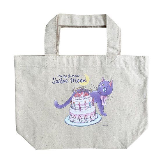 「ランチトートバッグ　ルナ～Happy B-Day ver.～」1,320円（税込）（C）Naoko Takeuchi （C）武内直子・PNP・東映アニメーション （C）武内直子・PNP／劇場版「美少女戦士セーラームーン Eternal」製作委員会