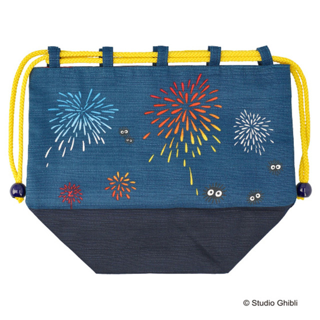 「となりのトトロ 巾着バッグ 舞花火」1,800円(税別）（C）Studio Ghibli