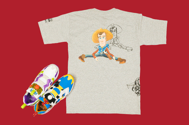 「TOYSTORY WOODY&BUZZ SKETCH T」5,800円（税抜）（C）Baitme.jp. All Rights Reserved.（C）Disney