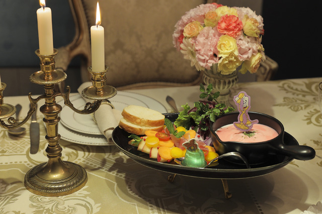 ＜Be Our Guest＞晩餐会のおもてなしアラカルト 1,990円（C）Disney