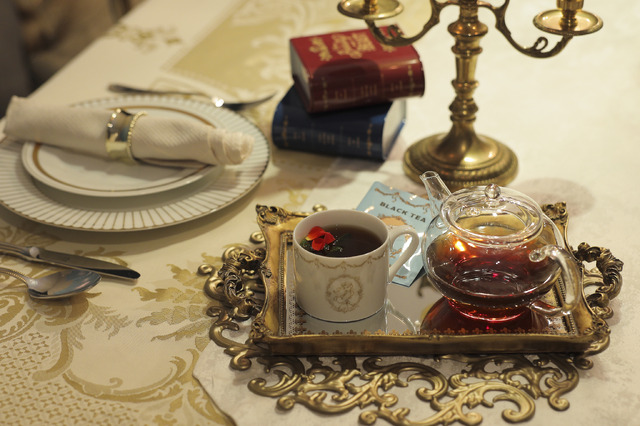 ＜美女と野獣＞ストレート・ティー 990円 / ティーカップ付き：2,790円（C）Disney