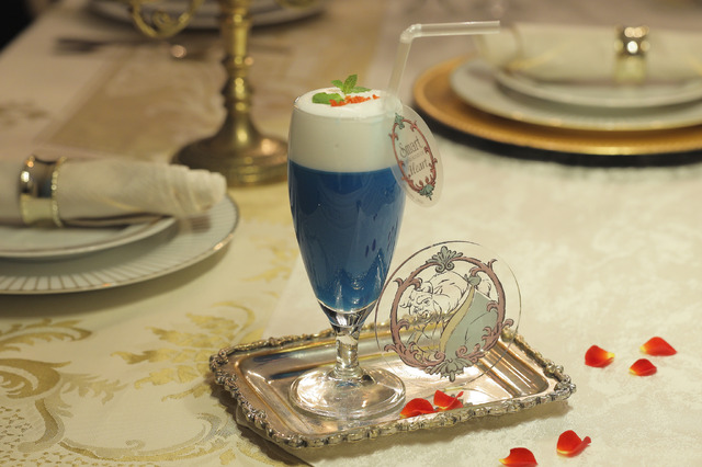 ＜野獣＞ヨーグルトスムージー 890円 / コースター付き：1,590円（C）Disney