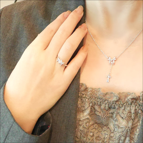 『FGOバビロニア』コラボシルバーアクセサリーキャラクターモチーフリング／ペンダント リング：10,000円（税抜き）ペンダント：14,000円（税抜）（C）TYPE-MOON / FGO7 ANIME PROJECT