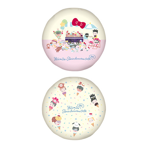 ラウンドクッション（全1種）3,500円（税抜）（C）はせつ町民会／ユーリ!!! on ICE 製作委員会（C）1976,1989,1992,1993,1996,1998,2020 SANRIO CO.,LTD. APPROVAL NO.610406