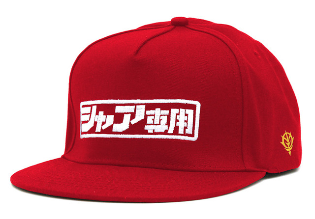 「シャア専用ロゴ 刺繍フラットバイザー」3,700円（税別）（C）創通・サンライズ