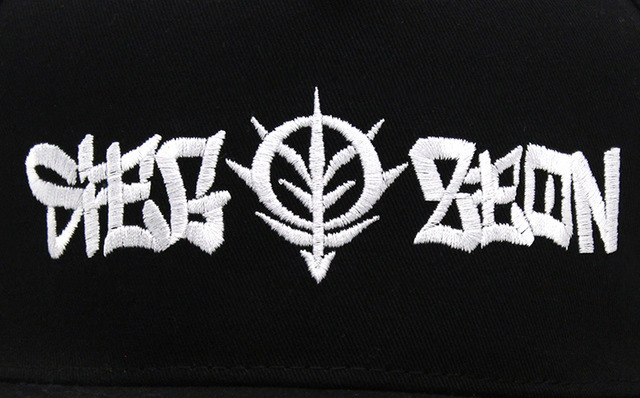 「ジークジオン 刺繍フラットバイザー」3,700円（税別）（C）創通・サンライズ