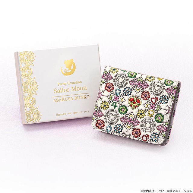 「美少女戦士セーラームーン×浅草文庫 クリスタル花菱文の二つ折り財布」箱入り・34,800円（税別）（C）武内直子・PNP・東映アニメーション