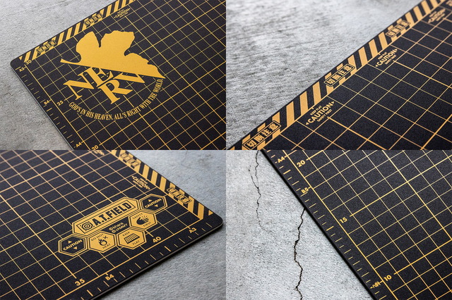 「A.T.FIELD カッターマット A3 NERVモデル」2,600円（税別）（C）khara（C）JAMMY