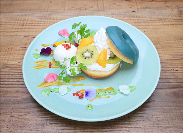 カラフルドーナツサンド 1,290円（税抜）（C）BanG Dream! Project （C）Craft Egg Inc. （C）bushiroad All Rights Reserved.