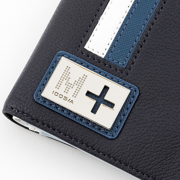 高嶺愛花モデル 財布／10,800円（税抜）（C）Konami Digital Entertainment