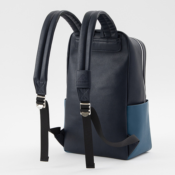 高嶺愛花モデル デイバッグ／14,800円（税抜）（C）Konami Digital Entertainment