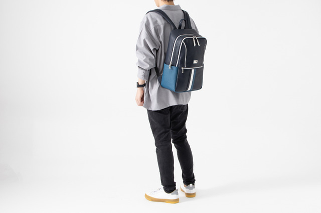 高嶺愛花モデル デイバッグ／14,800円（税抜）（C）Konami Digital Entertainment