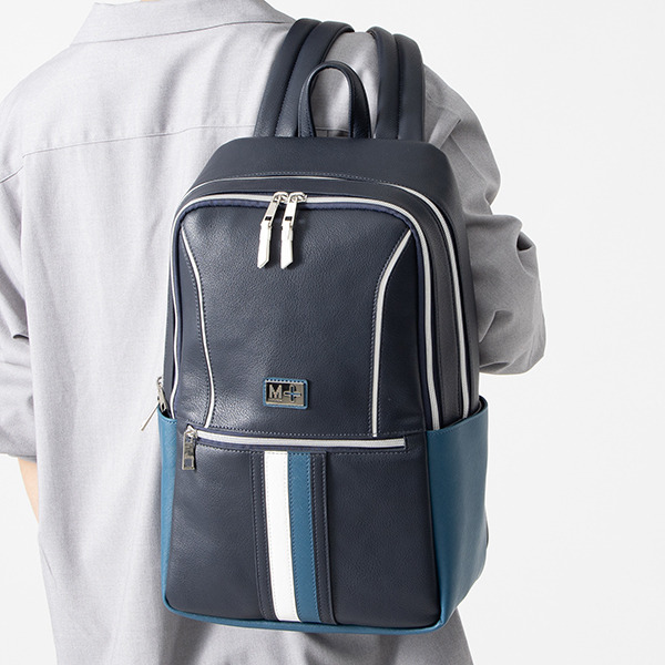 高嶺愛花モデル デイバッグ／14,800円（税抜）（C）Konami Digital Entertainment