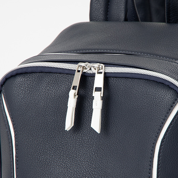 高嶺愛花モデル デイバッグ／14,800円（税抜）（C）Konami Digital Entertainment