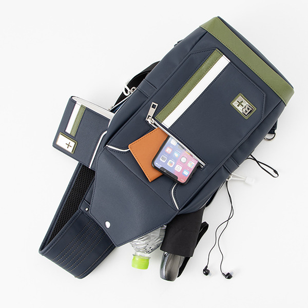 小早川凛子モデル ボディバッグ／12,800円（税抜）（C）Konami Digital Entertainment