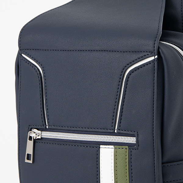 小早川凛子モデル ボディバッグ／12,800円（税抜）（C）Konami Digital Entertainment