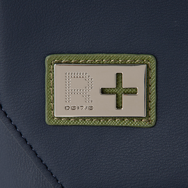 小早川凛子モデル ボディバッグ／12,800円（税抜）（C）Konami Digital Entertainment