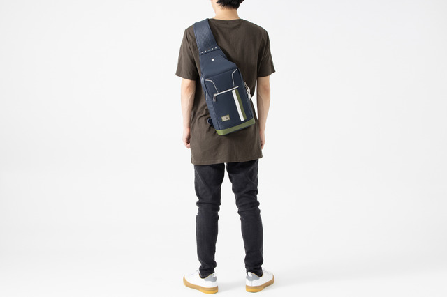 小早川凛子モデル ボディバッグ／12,800円（税抜）（C）Konami Digital Entertainment