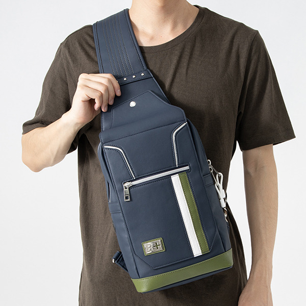 小早川凛子モデル ボディバッグ／12,800円（税抜）（C）Konami Digital Entertainment