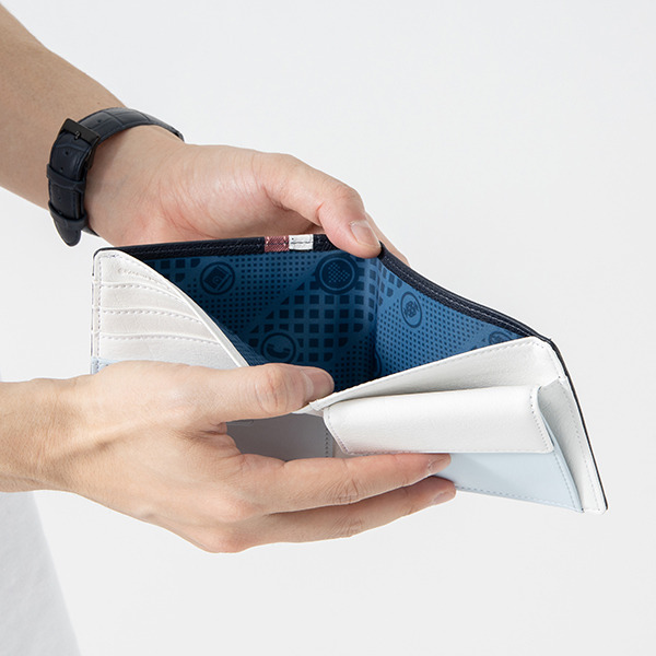 姉ヶ崎寧々モデル 財布／10,800円（税抜）（C）Konami Digital Entertainment